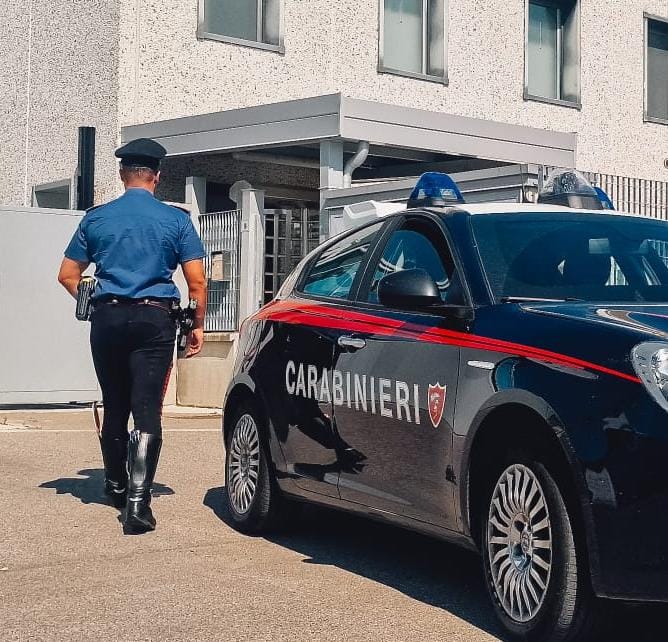 Tentato furto nella parafarmacia del centro commerciale: refurtiva da 400 euro