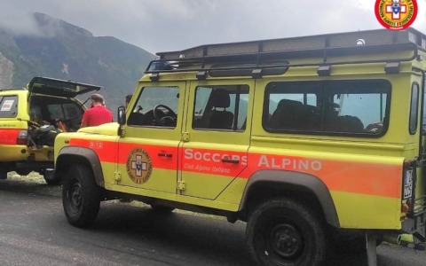 Va per funghi a 1.550 metri di quota e scivola: interviene il Cnsas