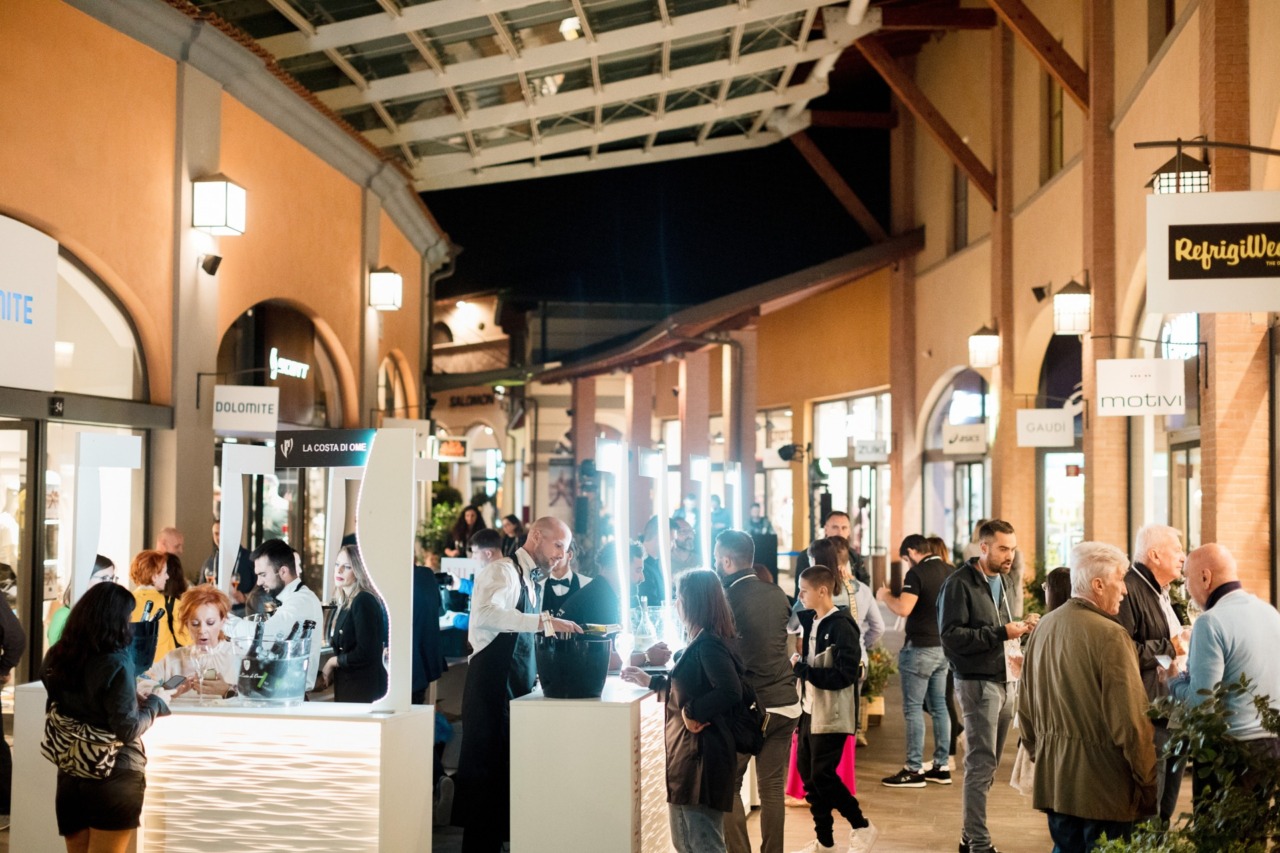 Bollicine, shopping e musica: il 12 settembre torna la Village Night