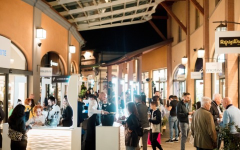 Bollicine, shopping e musica: il 12 settembre torna la Village Night