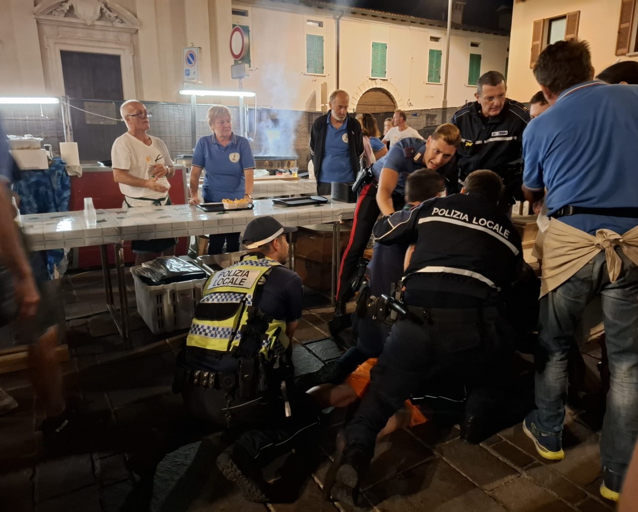 Travagliato, uomo minaccia e aggredisce il sindaco durante la Notte Bianca
