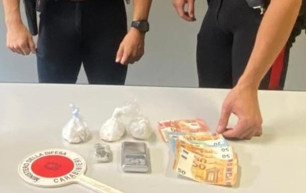 Chiari, lite in centro: 28enne arrestato con cocaina e hashish