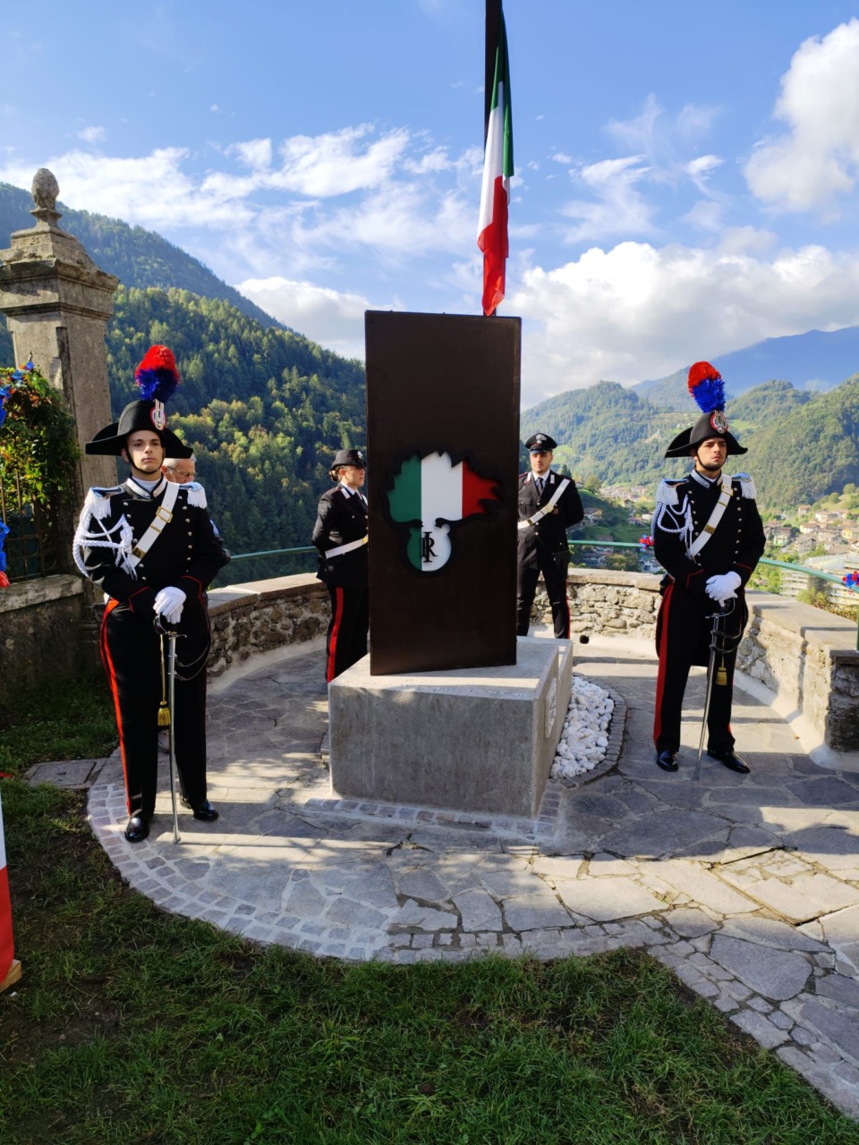 Bovegno celebra l’Arma: inaugurato il monumento “Al Carabiniere” e conferita la cittadinanza onoraria all’ANC