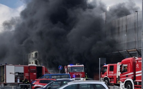Rovato, incendio domato, mercoledì riapriranno le scuole