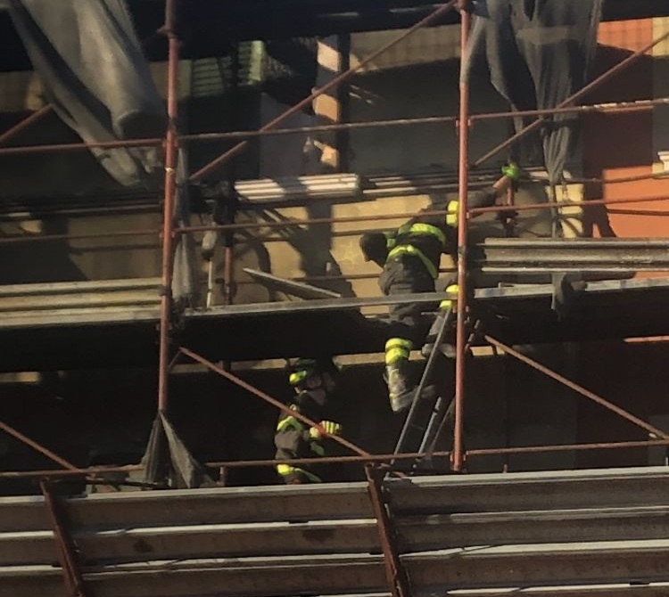 Pompieri di nuovo a Rovato nella palazzina di via XXV Aprile