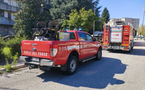 Incendio in uno scantinato di un condominio a Chiari: nessun ferito