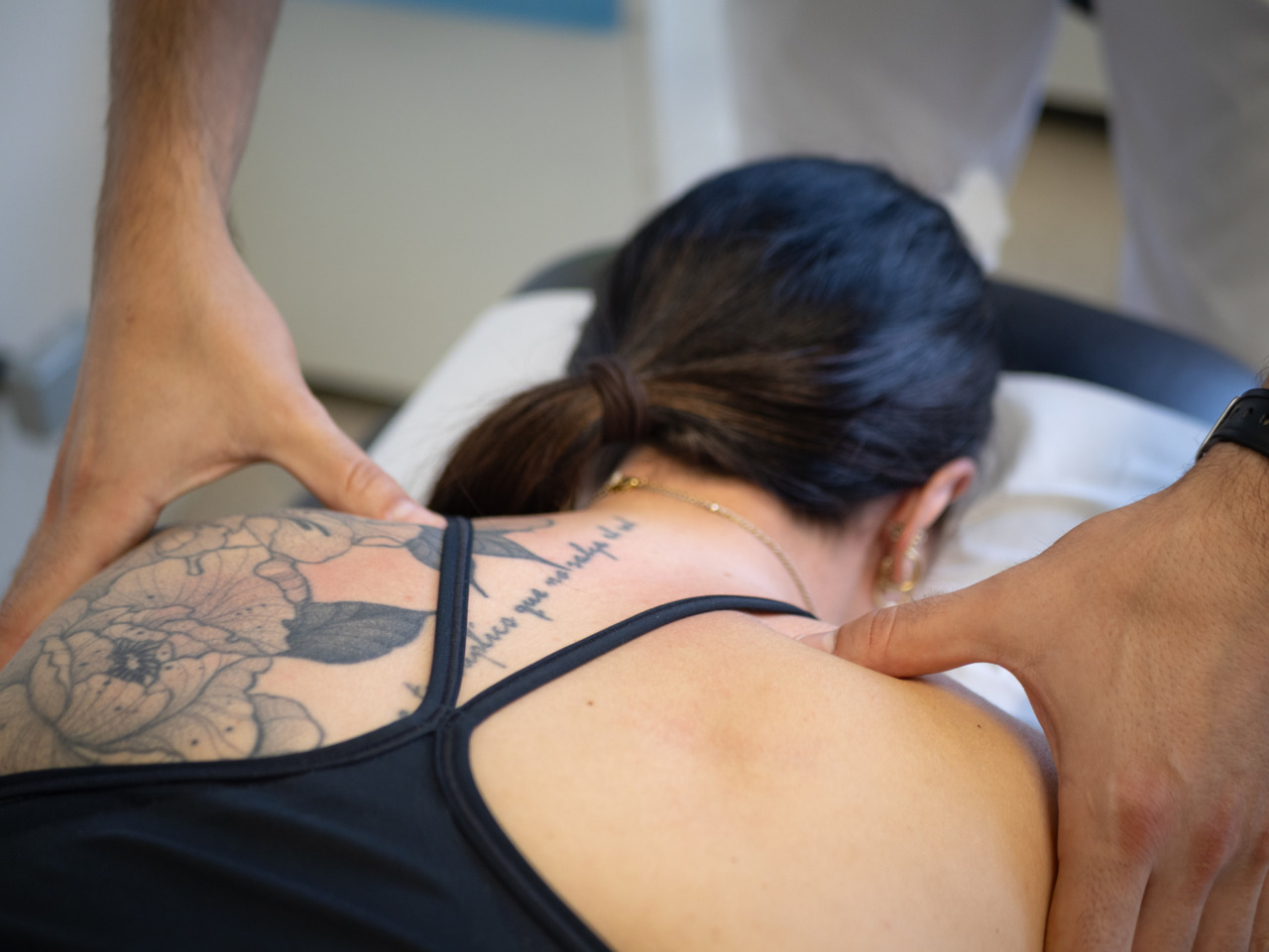 Mal di Schiena da Ufficio: La Guida Pratica dell’Osteopata per i Lavoratori di Brescia