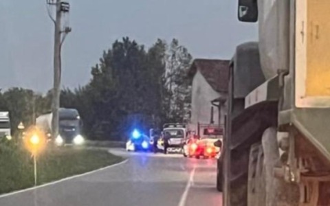 L’incidente e poi la corsa in ospedale per il parto