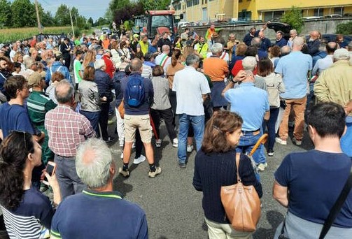 Offlaga, in duecento per dire “No” all’impianto di rifiuti