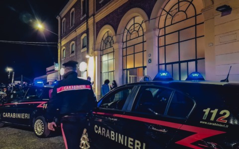 16enne si finge operatore della Polizia Postale: “I malviventi la controllano, nasconda i gioielli”