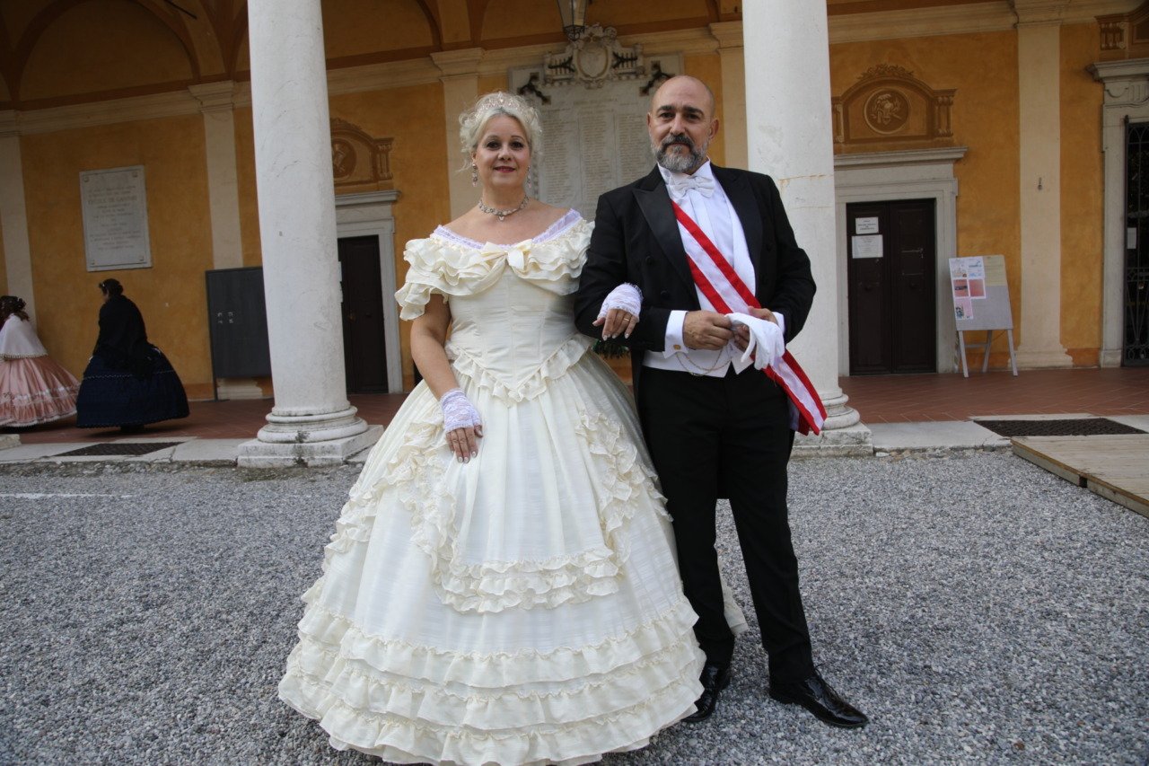 Dame e cavalieri per il Gran ballo ottocentesco a palazzo Gambara