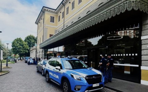 Agenti aggrediti e minacciati di morte: 36enne finisce in manette