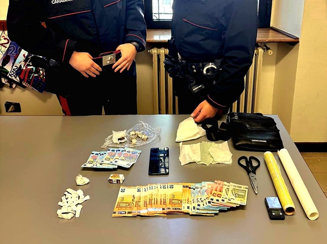 Arrestato 37enne per spaccio: in casa trovati oltre mille euro in contanti