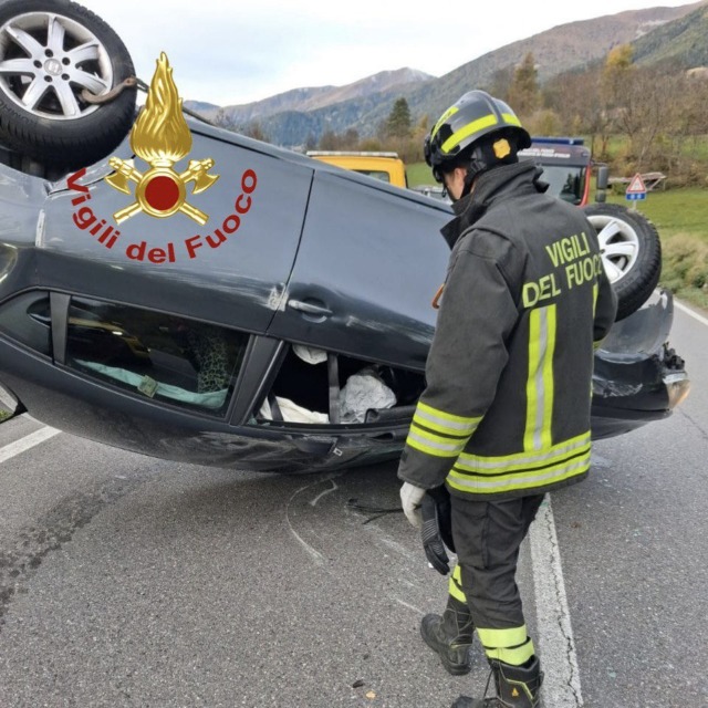 Auto si ribalta a Vezza d’Oglio: a bordo anche due bambine
