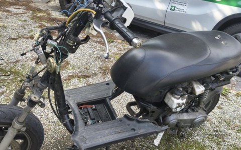 Con il passamontagna a bordo di un ciclomotore rubato: identificato il passeggero