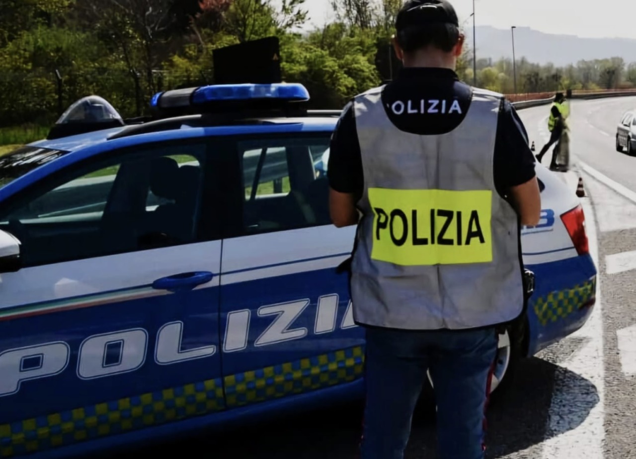 Denunciato un 40enne irregolare sul territorio trovato con droga e con un’auto rubata