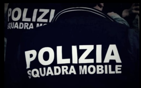 Diffonde un video di minacce con un fucile carico e clandestino: 40enne denunciato