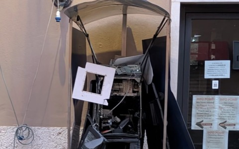 Fanno esplodere il bancomat a Manerba del Garda: boato nella notte