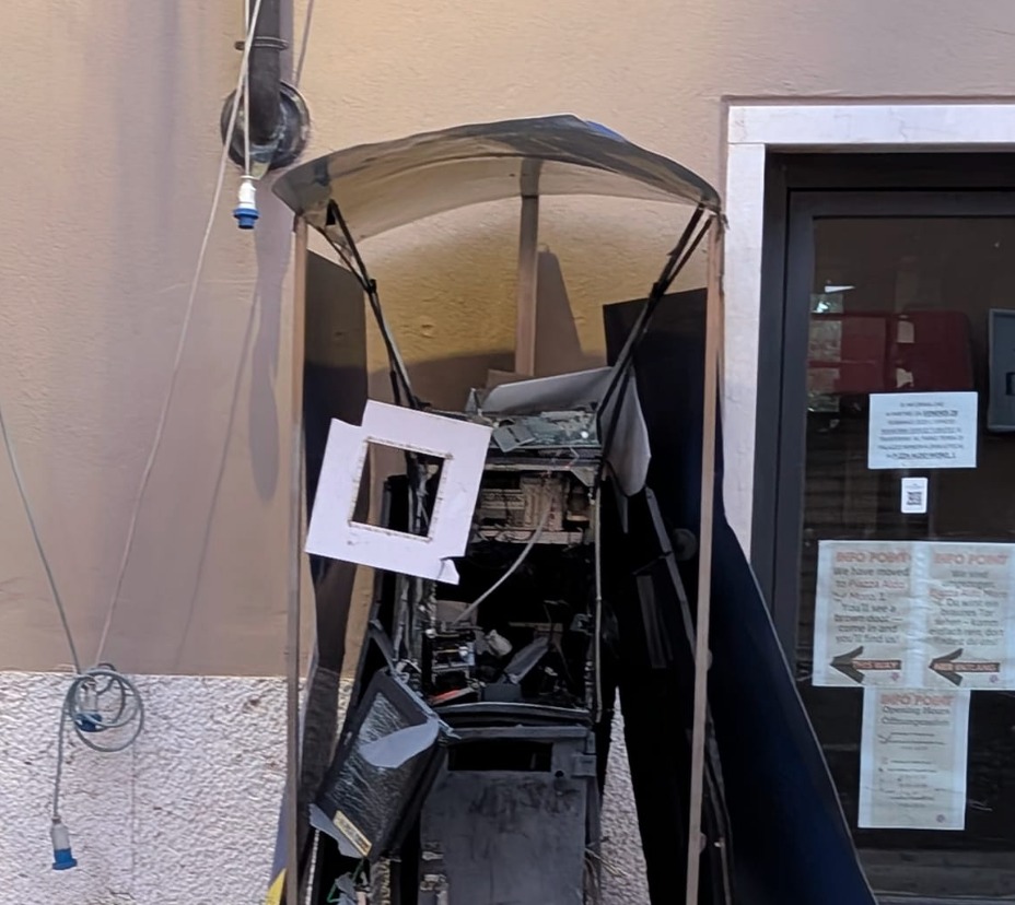 Fanno esplodere il bancomat a Manerba del Garda: boato nella notte