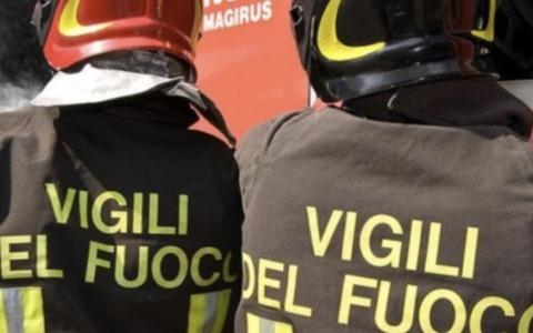 Gardone Riviera: incendio in un condominio, a fuoco l’abitazione del custode