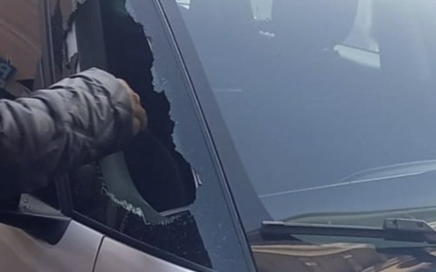 Gavardo: rompe il finestrino e ruba alcuni oggetti di valore al suo interno, denunciato un 43enne