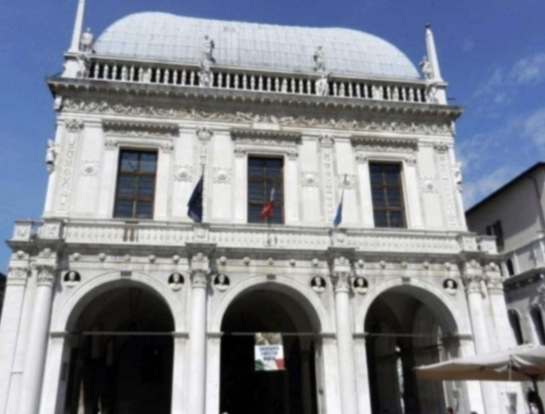 Giornata della Meraviglia: la Loggia si illumina di amaranto