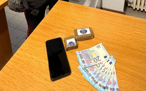 Gardone Val Trompia, spacciava nel parco: arrestato un 40enne