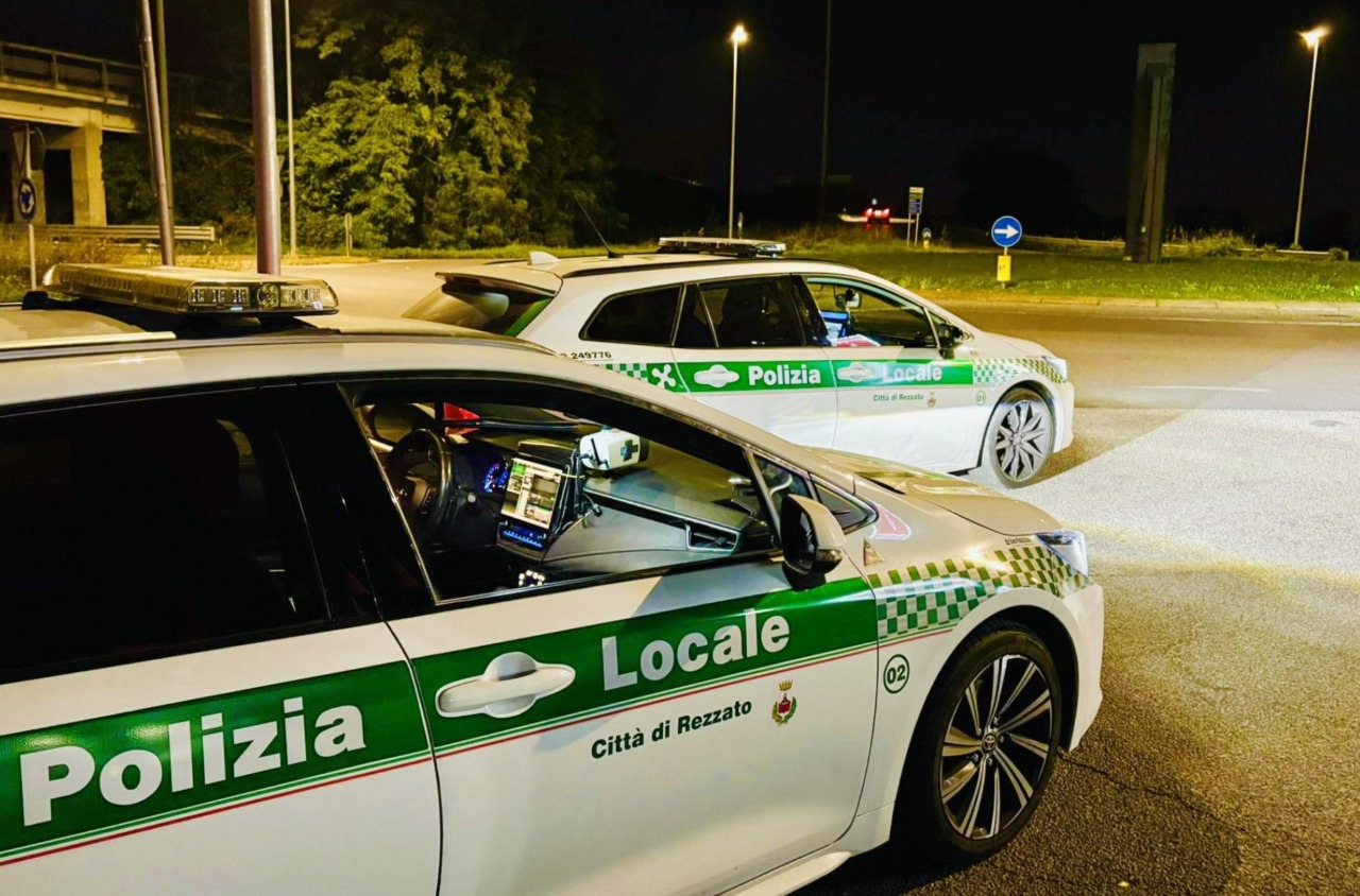 Inseguimento in auto: la Locale blocca il fuggitivo e lo arresta, nel baule armi e droga