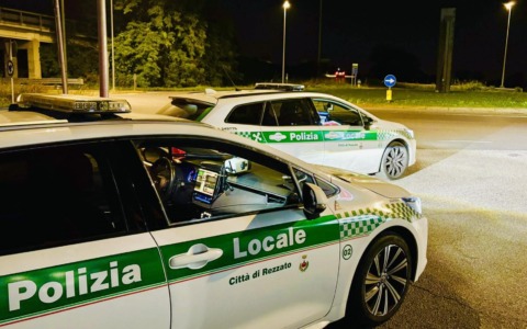 Inseguimento in auto: la Locale blocca il fuggitivo e lo arresta, nel baule armi e droga