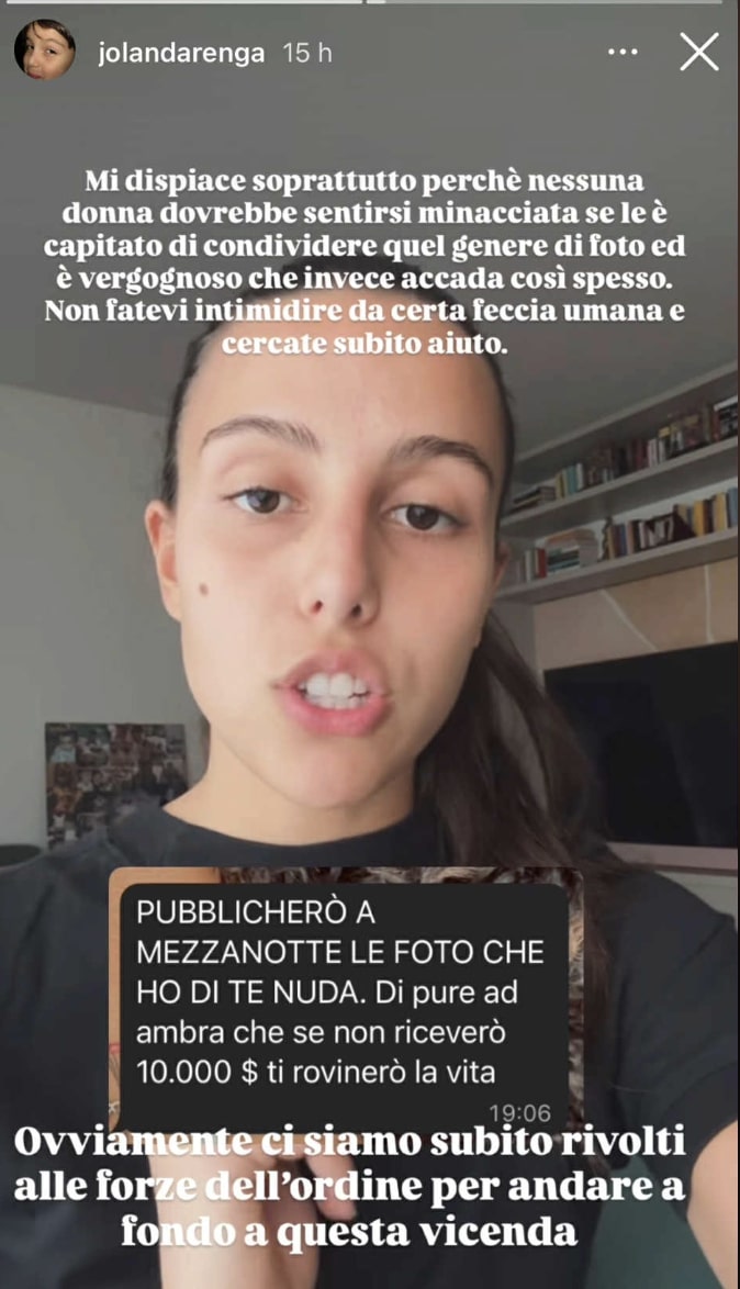 Jolanda Renga minacciata: “Pubblicherò le foto di te nuda se non riceverò 10mila euro da tua madre”