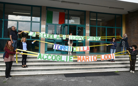 La scuola primaria Torricella intitolata a Mario Lodi: la cerimonia
