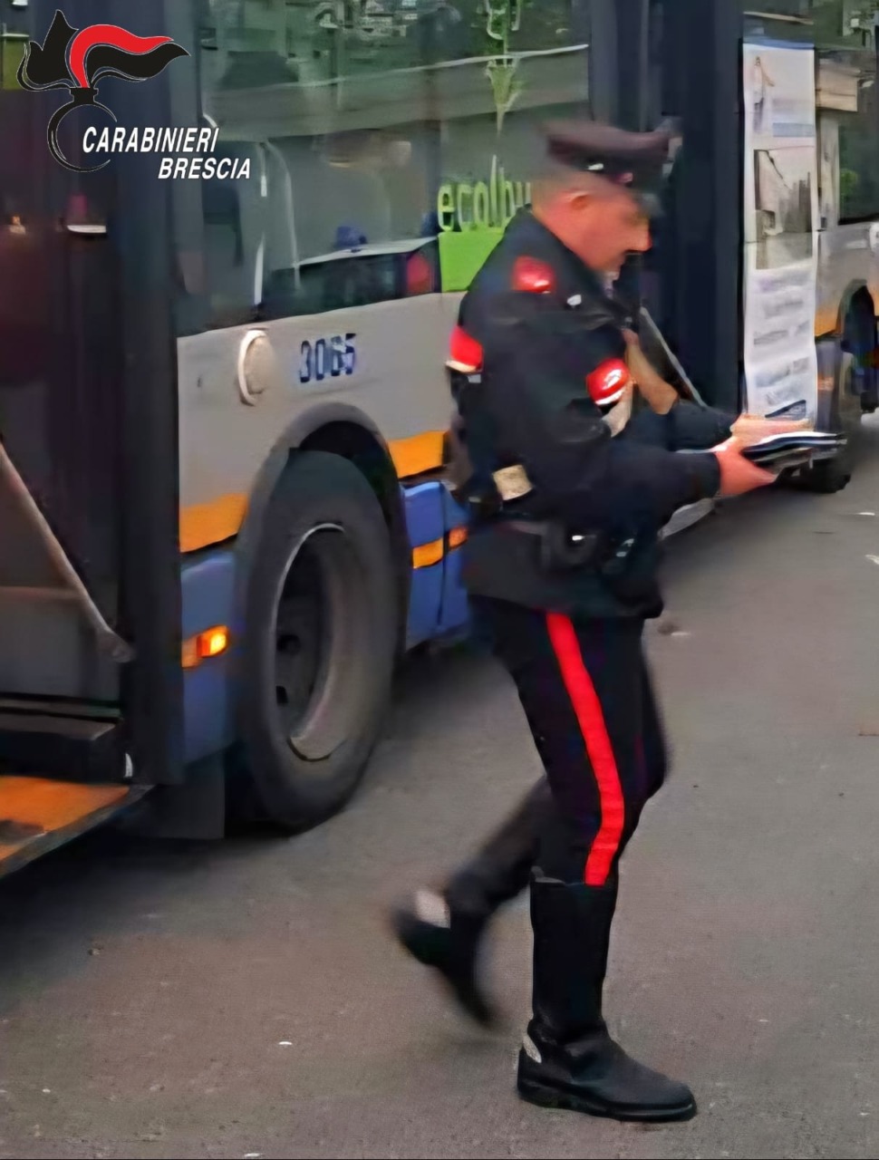 Leno, 15enne spruzza spray al peperoncino sul pullman e crea il caos