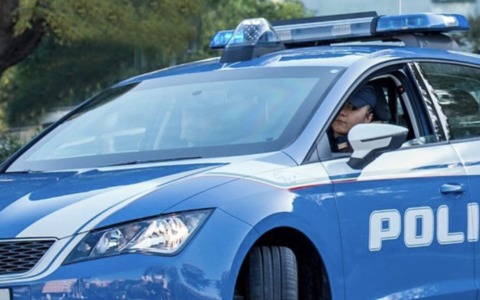 Lite al semaforo per futili motivi degenera: espulso 22enne