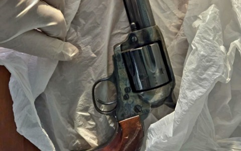 Liti al bar armato di pistola e coltello: arrestato un pregiudicato