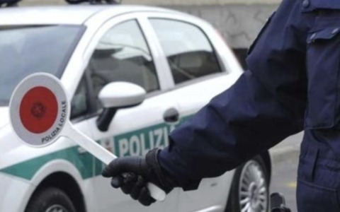 Nucleo Polizia Giudiziaria della Locale di Brescia: oltre 1.500 le patenti false nel 2025