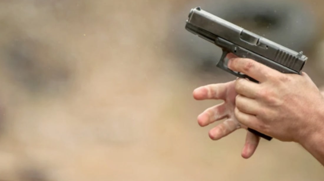 Paura a Lavone: pistola in pugno, rapinano la farmacia e fuggono in moto