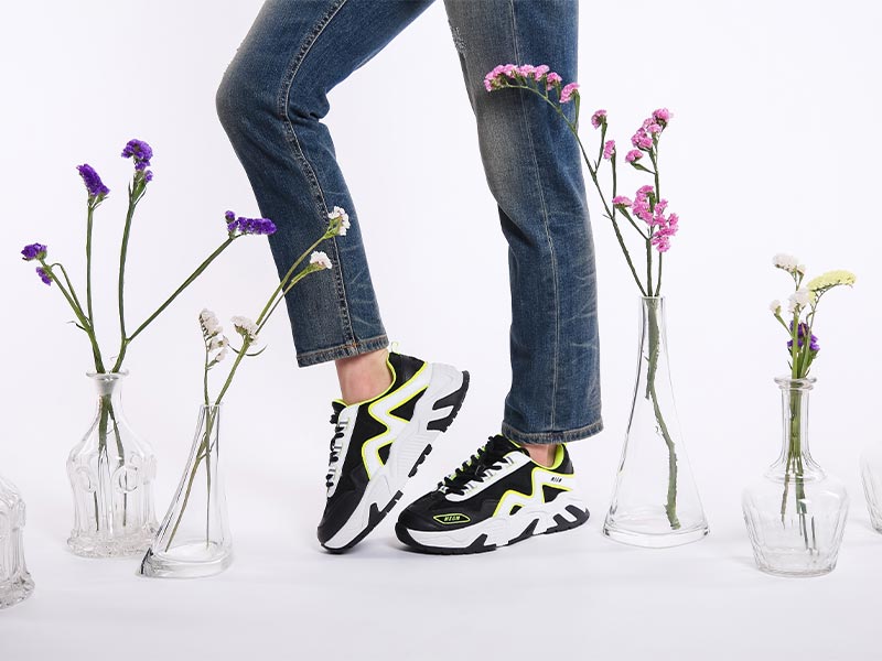 THEBS: quando l’eleganza digitale parte dalla boutique, non dall’algoritmo