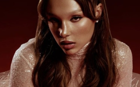 Sarah Toscano protagonista a Elnòs Shopping