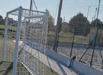 Ritrovo giovanile devastato: campetto a rischio restrizioni dopo gli attacchi