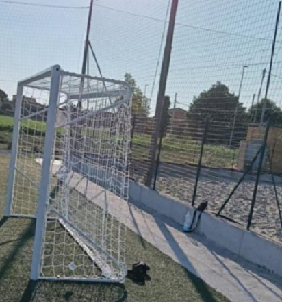 Ritrovo giovanile devastato: campetto a rischio restrizioni dopo gli attacchi