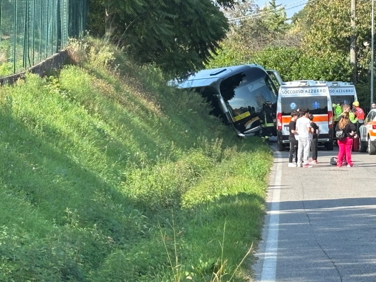 Scuolabus si ribalta a Castiglione delle Stiviere