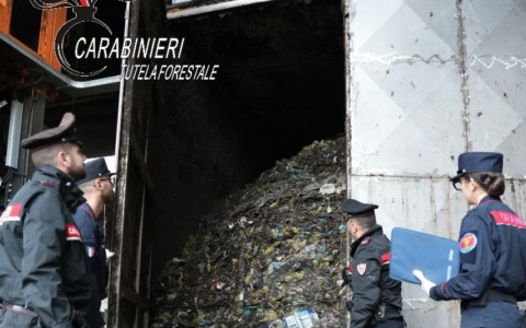 Sequestrato impianto di compostaggio: 250mila tonnellate di rifiuti abusivi, oltre 7milioni di profitti