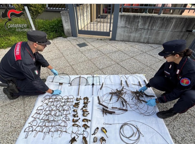 Spaccio e porto abusivo di armi: arrestato un 29enne