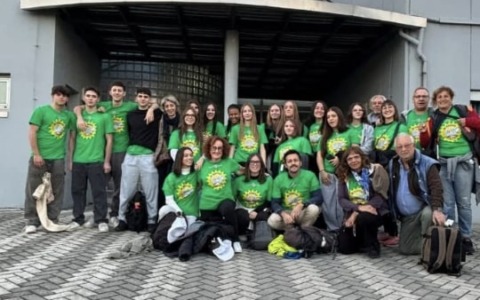 Studenti del Gigli di Rovato isolati in Tanzania per disordini post elezioni, la dirigente: “Stanno bene”