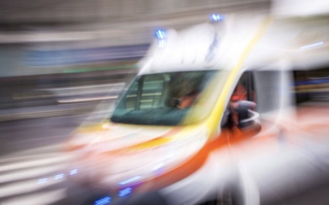 “Si stanno per buttare dal ponte”, macchinista del treno allerta i soccorsi