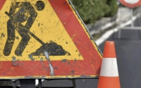 Via Chioderolo, proseguono i lavori urgenti dopo il crollo di un tratto del vecchio muro