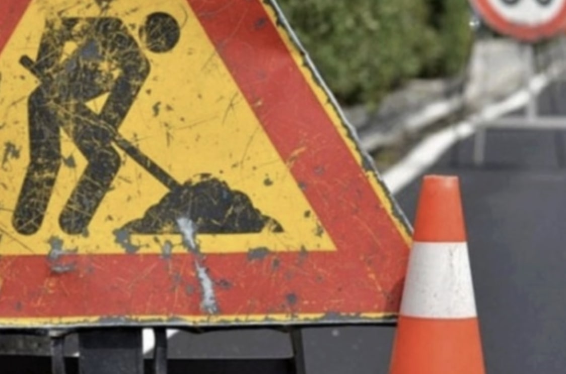 Via Chioderolo, proseguono i lavori urgenti dopo il crollo di un tratto del vecchio muro
