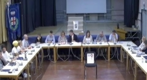 Consiglio comunale fissato durante impegni parlamentari: protesta del gruppo Almici