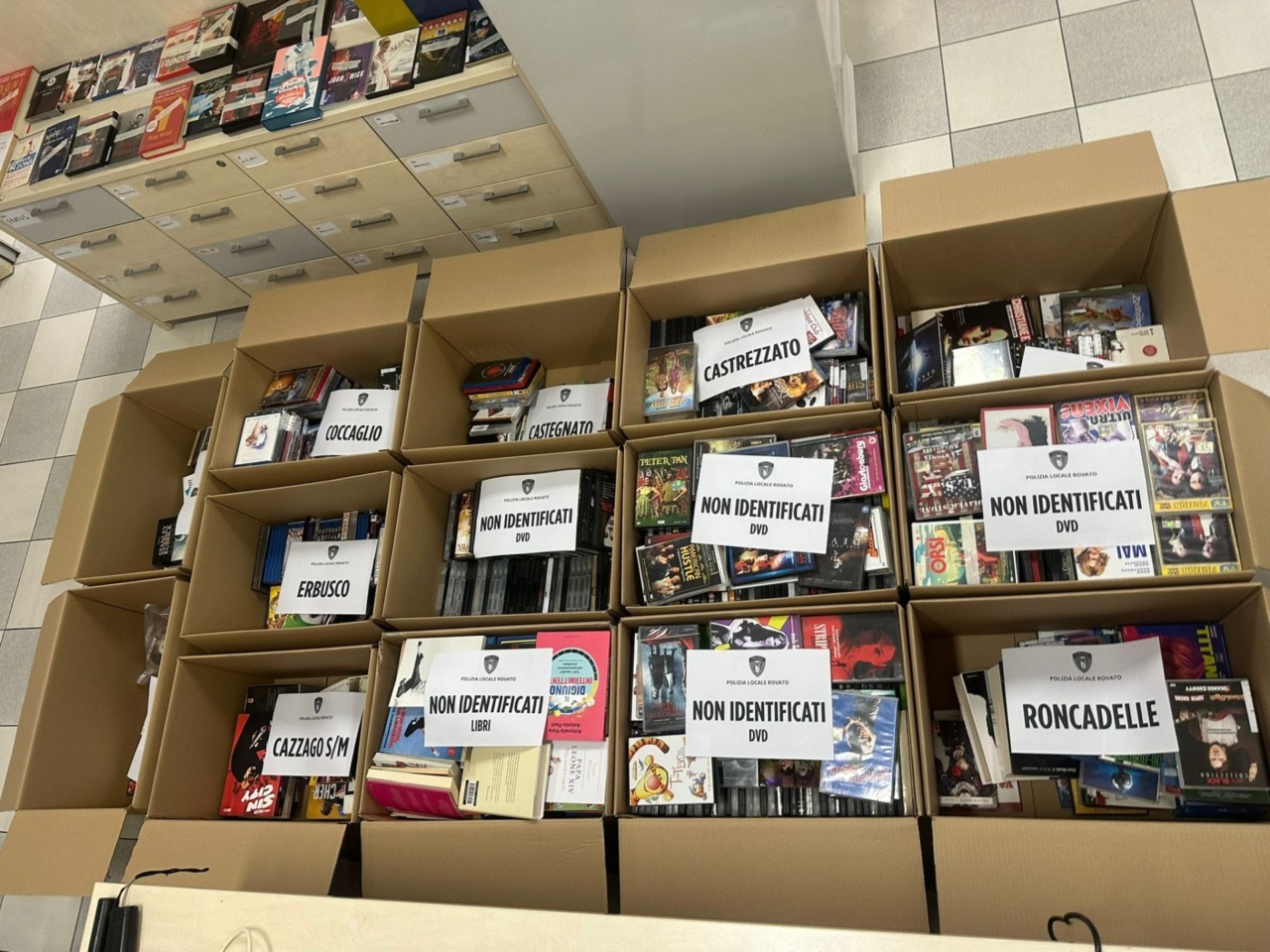 Rubava libri e dvd dalle biblioteche della Franciacorta: arrestato