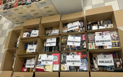 Rubava libri e dvd dalle biblioteche della Franciacorta: arrestato
